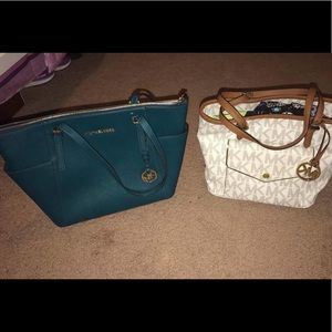 2 purses for the price of 1